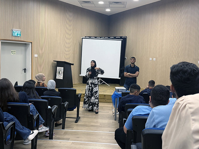 محاضرة توعويّة في مدرسة دار التربية والعلوم الشاملة عتيد جلجولية حول نبذ العنف وضبط النفس